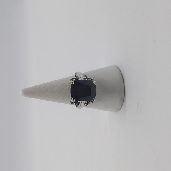 Blue Sapphire 10K white gold ring - Picture 1 of 6